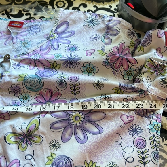 Scrub top - Picture 4 of 7